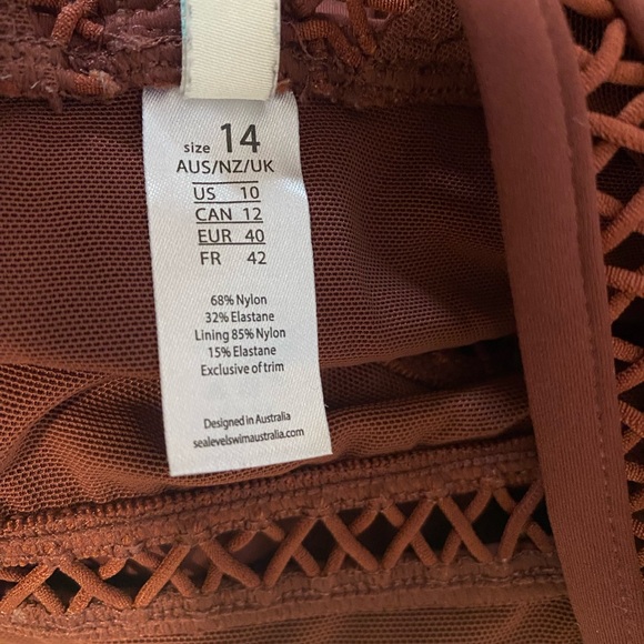 Elegant One-Piece Swimsuit - Picture 3 of 5